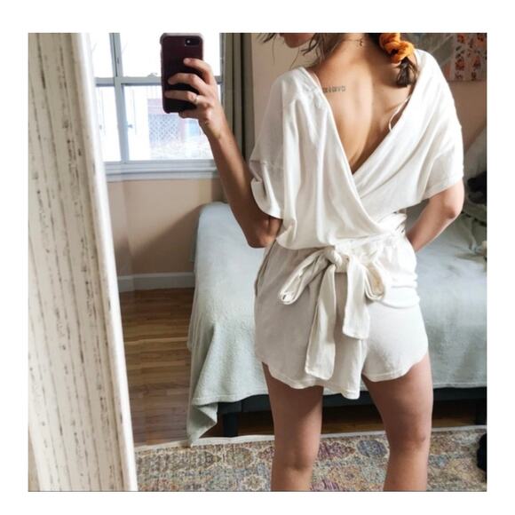 Free People Easy Street Wrap Romper Sz Medium Cream Lightweight Boho Loungewear - Picture 11 of 11